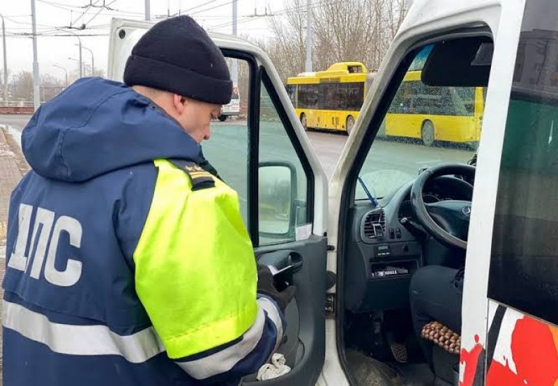Маршрутные транспортные средства и автобусы под контролем Госавтоинспекции